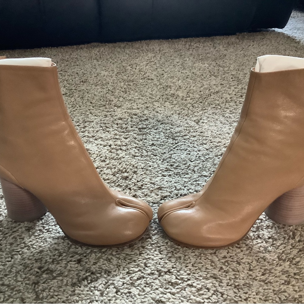 Maison Margiela TAbi Boots Size 38 Tan New Condition - Picture 2 of 6